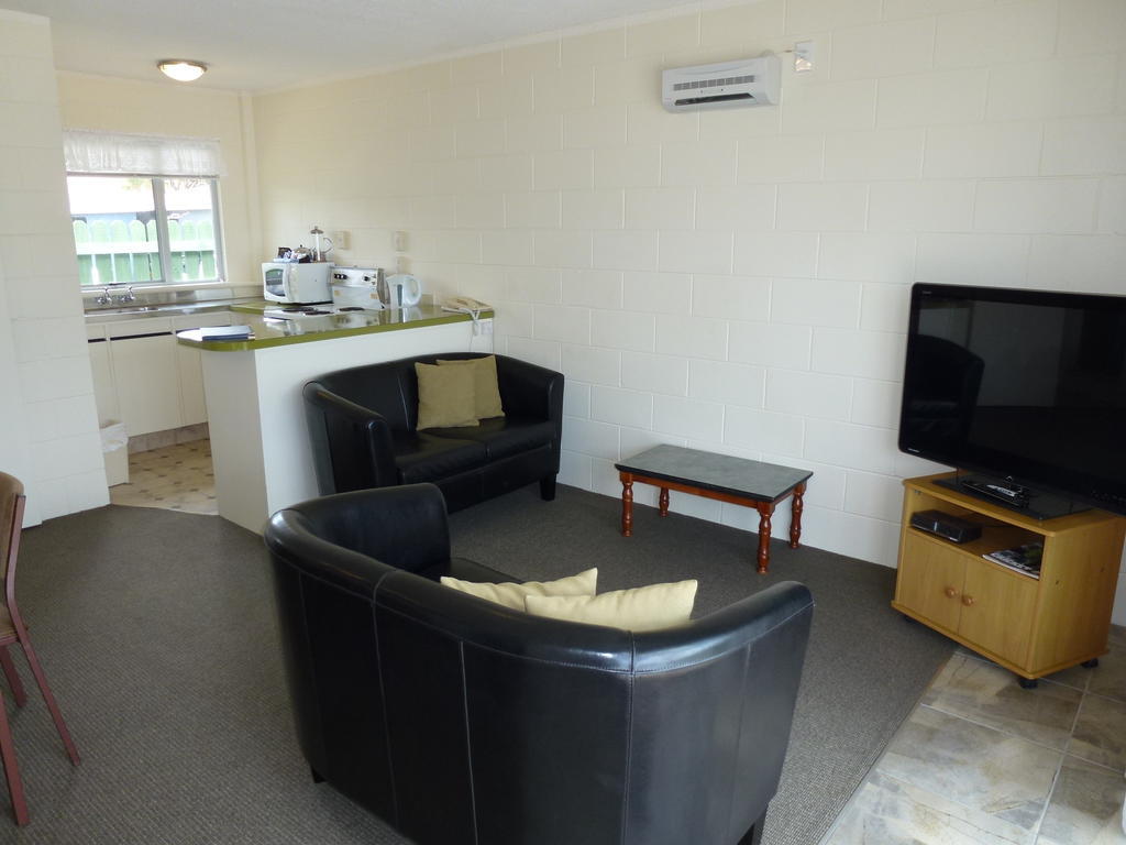 Mana-Nui Motel Whitianga Room photo