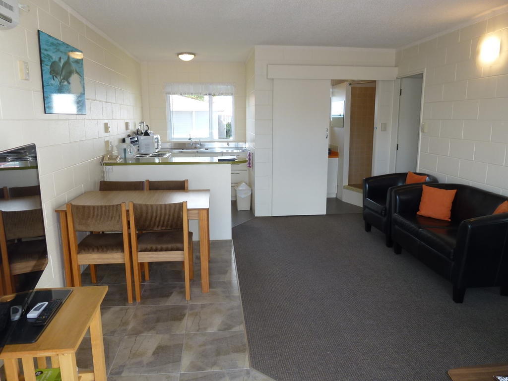 Mana-Nui Motel Whitianga Room photo